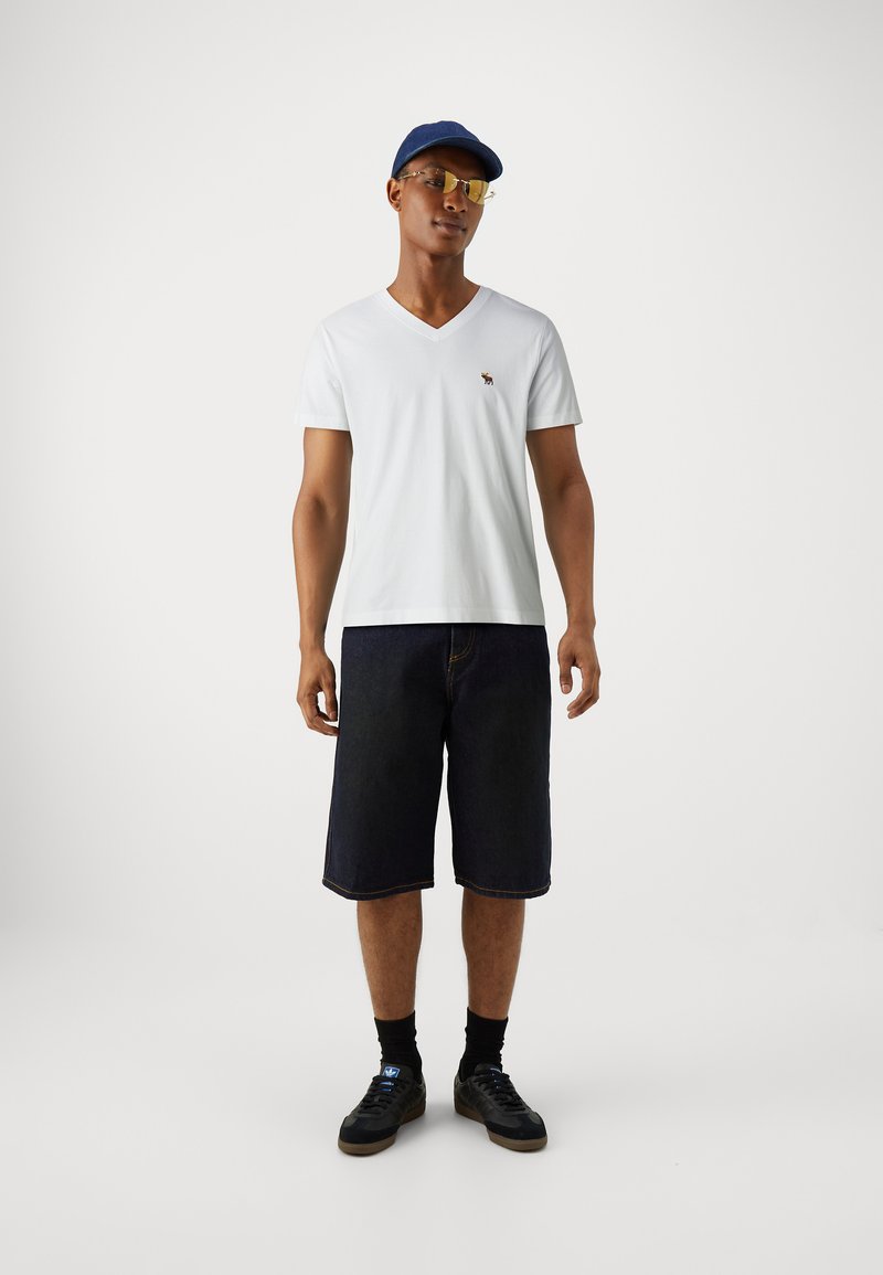 Abercrombie & Fitch NEUTRAL VNECK 3 PACK - T-shirt - bas - white/heather grey/black