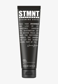 Tubo squeeze nero con testo bianco, che lo etichetta come un gel da 150 ml di STMTN Grooming Goods. Il testo include il marchio e i dettagli del prodotto.