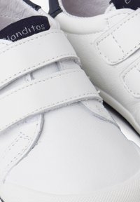 Pisamonas Dětské boty - blanco y marino