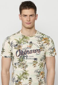Koroshi SHORT SLEEVE - Marškinėliai su spaudiniu - crudo off white