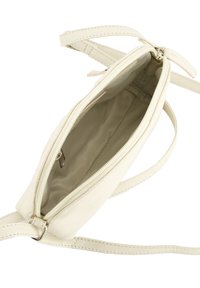 Jasno beżowa torebka crossbody z gładką powierzchnią, zamkiem błyskawicznym i pojedynczym regulowanym paskiem. Wnętrze wyłożone materiałem.