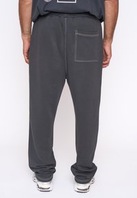 Multiply Apparel JOGGER MANAGER - Tepláky - black soda