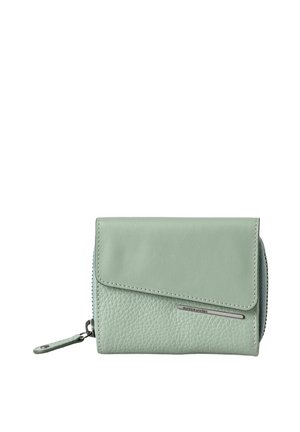Portafoglio in pelle verde menta con finitura testurizzata, chiusura con zip e barra metallica decorativa. Presenta una patta con bordo cucito e etichetta.