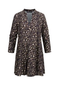 Robe A-line florale en marine foncé avec un décolleté en V, des manches 3/4, imprimé subtil de petites fleurs, fabriquée en tissu léger.