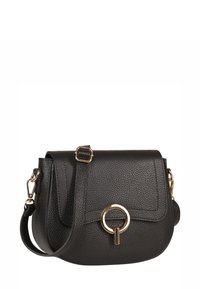 Zwarte leren crossbody tas met een textuurafwerking, voorzien van een gouden ronde hardwareaccent en een verstelbare schouderriem. Compact, gestructureerd ontwerp.