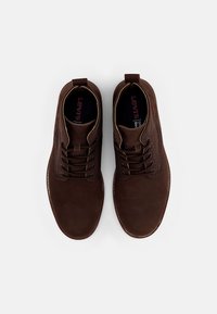 Levi's® JAX - Botines con cordones - dark brown