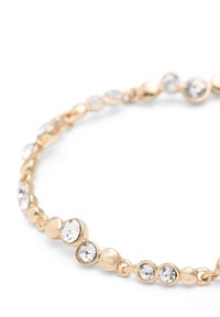 Pulsera de oro con cristales de rhinestones transparentes alternados y cuentas esféricas lisas, con una estructura de cadena delicada y superficies reflectantes.