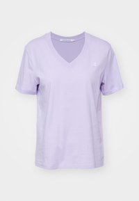 Unselected, pastel lilac