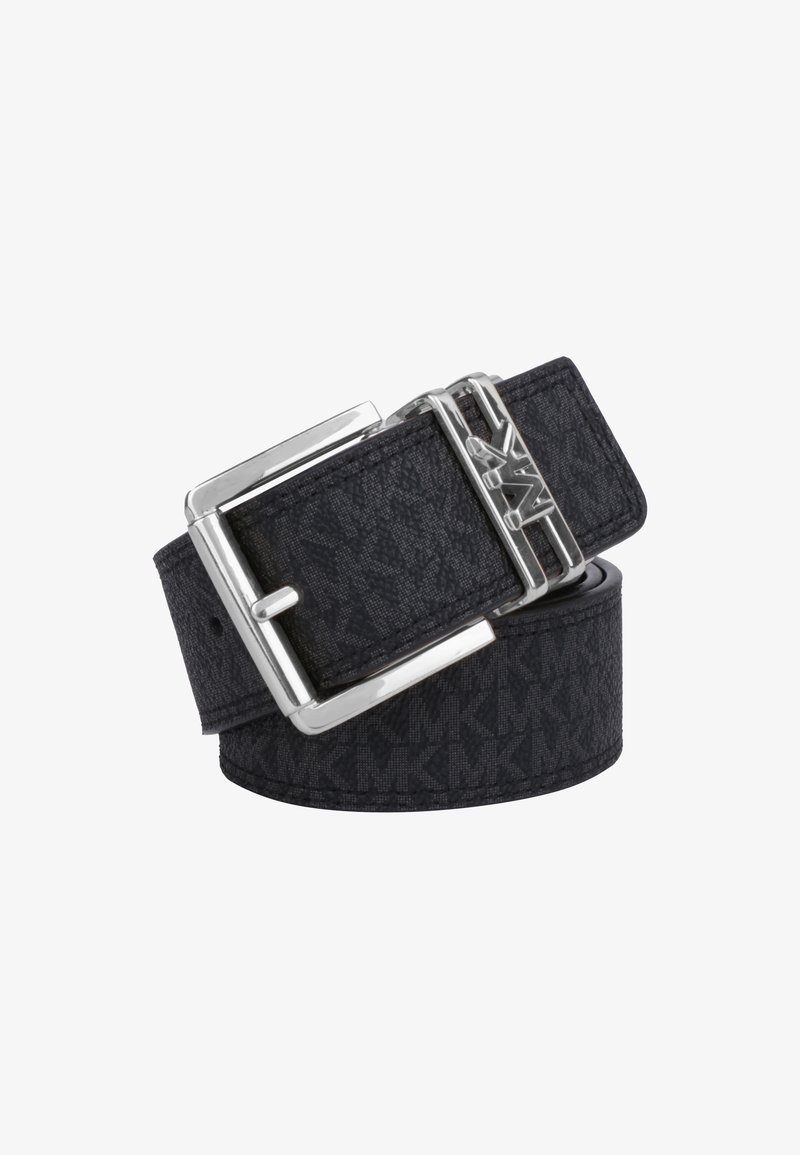 Ceinture en tissu noir avec motif "MK" répété, boucle rectangulaire argentée et passant argenté avec détail logo "MK".
