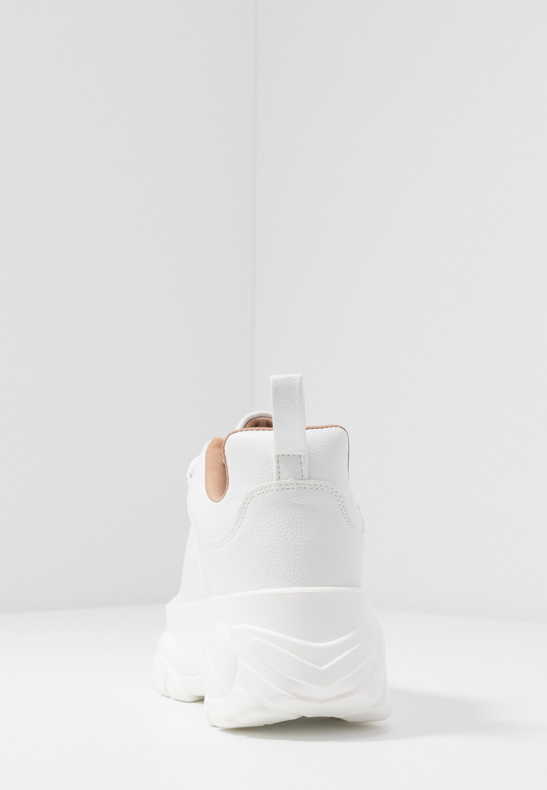 Missguided CHUNKY LACE UP TRAINER Joggesko white Missguided CHUNKY LACE UP TRAINER Joggesko white