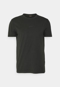 Tmavě zelené tričko s krátkým rukávem vyrobené z bavlny. Má kulatý výstřih a decentní potisk loga uprostřed. Hladká textura, ležérní design.