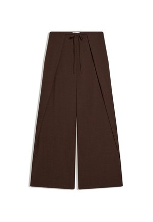 Braune Hosen mit weitem Bein, vorne mit überlappendem Einsatz und verstellbarem Kordelzugbund, flach auf weißem Hintergrund ausgelegt.