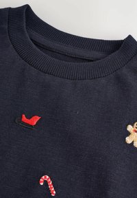 Non sélectionné, navy all over embroidered