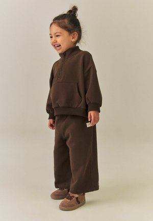 Next, REGULAR FIT - WIDE LEG JOGGERS - Pantalon de survêtement - chocolate brown