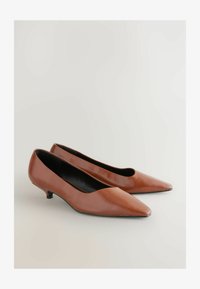 Valitud, tan brown