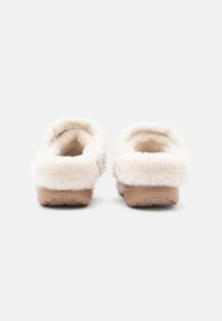 Crocs UNISEX - Papucsok - sepia