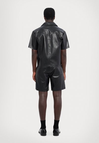 STUDIO ID EZRA  - Pluus - black