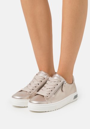 Sneakers laag - puder