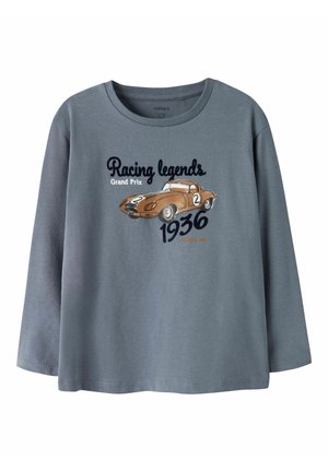 Szara, długosleeve koszulka z okrągłym dekoltem. Zawiera grafikę samochodu wyścigowego, tekst "Racing legends Grand Prix 1936" oraz haftowane akcenty.