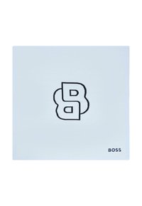 Panno quadrato blu chiaro con logo B nero a specchio al centro e testo "BOSS" nell'angolo in basso a destra.