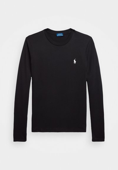 Čierne tričko s dlhým rukávom vyrobené z bavlny. Má okrúhly výstrih a malé biele logo polo na ľavej hrudi. Hladká textúra.