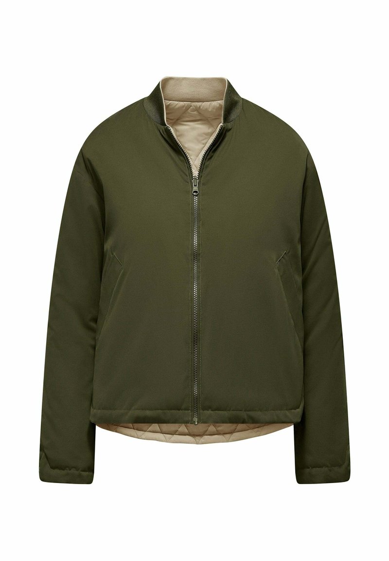 Giacca trapuntata verde oliva con zip frontale, colletto rialzato e fodera beige. Presenta due tasche laterali e un design cropped.