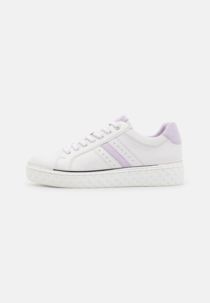 Trainers - white comb