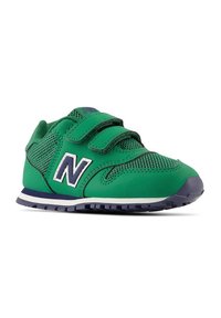 Sneaker verde con tomaia in mesh e materiale sintetico, due cinturini in velcro, colletto imbottito, suola intermedia bianca, suola in gomma blu, con logo "N" bianco.