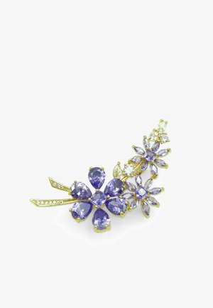 Spilla d'oro con pietre preziose viola e trasparenti disposte a formare tre motivi floreali e due foglie allungate su sfondo bianco.