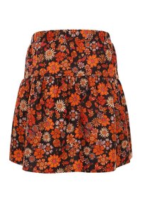 Zwarte stoffen rok met een elastische tailleband, voorzien van een bloemenpatroon in oranje, rood en paars, met een gelaagd rand-design.
