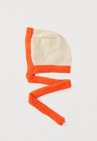 Kreemika värvi kootud müts erkoranži äärise ja nöörsulguritega. Omab �ümarat disaini ja pehmet tekstuuri ning mugavat lõiget.