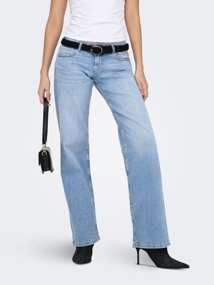 ONLY JEANS MIT WEITEM BEIN ONLJULLES NIEDRIGE TAILLE GERADE GESCHNITTEN JEANS - Sirgete säärtega teksad - light blue denim
