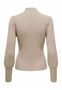 Beige gerippter Pullover mit hohem Kragen und langen, puffigen Ärmeln. Der Stoff hat eine weiche, strukturierte Oberfläche und eine figurbetonte Silhouette.