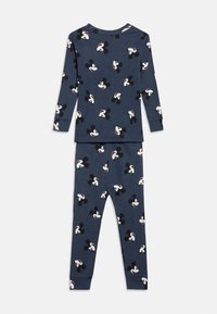 Temno modri bombažni pižama komplet z dolgimi rokavi in hlačami, z vzorcem črno-belih glav Mickeyja Mousea, ki se ponavljajo.