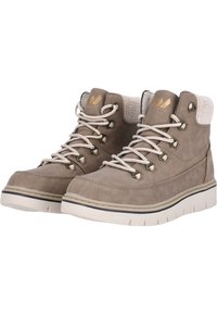 Bottes chelsea en daim de couleur marron clair avec un col en tricot beige, lacets blancs, semelle en caoutchouc et couture décorative le long du bord.