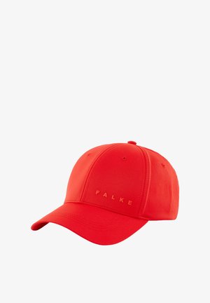 Casquette de baseball rouge en tissu lisse, avec une visière courbée, six panneaux, et le nom de la marque "FALKE" en or sur le devant.