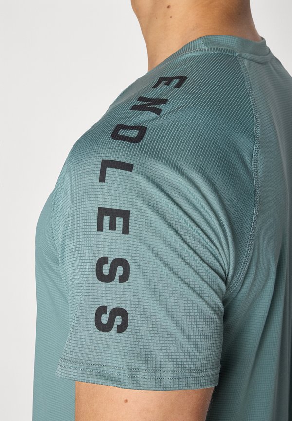 FEISTY ICONIC - Sports T-shirt - cypress2