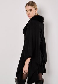 Apricot Poncho - black