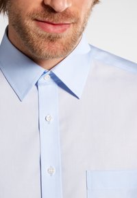 Eterna UNIFARBENES POPELINE KURZARMHEMD - COMFORT FIT - Businesshemd - hellblau