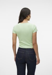 Vero Moda VMCHLOE  - Paprasti marškinėliai - pastel green