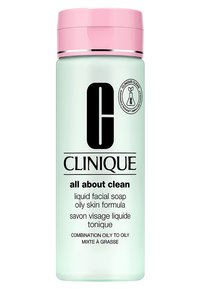Bottiglia verde menta con un coperchio rosa, etichettata "Clinique All About Clean," per pelle grassa, con testo nero e logo.