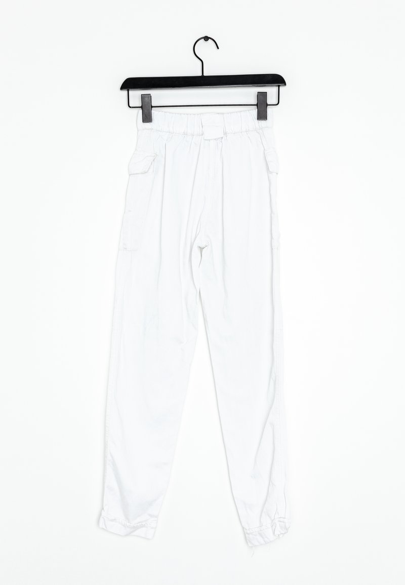 pantalón cargo pantalones blancos mujer bershka