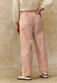 Next TALL FIT PATCH POCKET BARREL LEG - Tygbyxor - pink