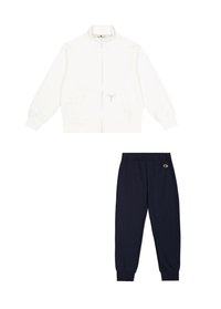 Weiße Zip-Jacke und marineblaue Jogginghose. Die Jacke verfügt über Seitentaschen und ein dezentes Logo. Die Jogginghose hat einen elastischen Bund und cuffs an den Säumen.