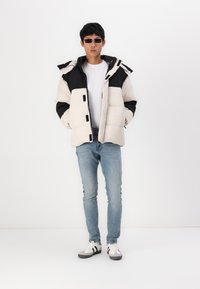 Jack & Jones JCOURBAN PUFFER - Vinterjakker - moonbeam\black