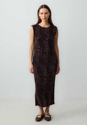 Sleeveless, pleated midi dress in dark brown with a subtle zebra pattern. Soft fabric with a relaxed fit, paired with black woven flats.