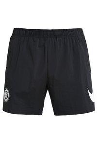 Sorte atletiske shorts med elastisk talje, hvid Nike swoosh på højre ben og et rundt logo på venstre ben.