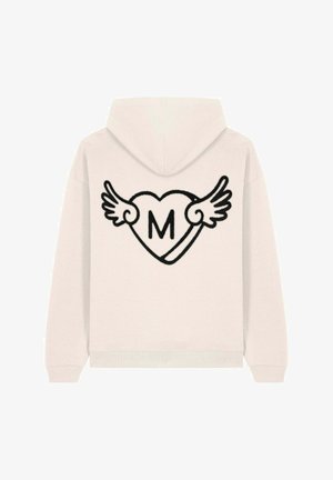 Hoodie van lichtbeige stof met een zwart geborduurd hart en vleugels ontwerp. De letter "M" is centraal geplaatst binnen het hart.