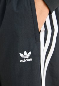 adidas Originals CAPRI - Calções - black