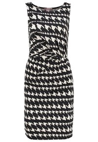 Sukienka w czarno-białą kratę z wzorem houndstooth, bez rękawów, z zawiązanym detalem w talii oraz gładką teksturą materiału.